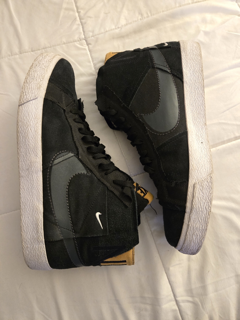 (Used) Nike Men’s Black and Gray High-Top Sneakers with White Sole Size 11